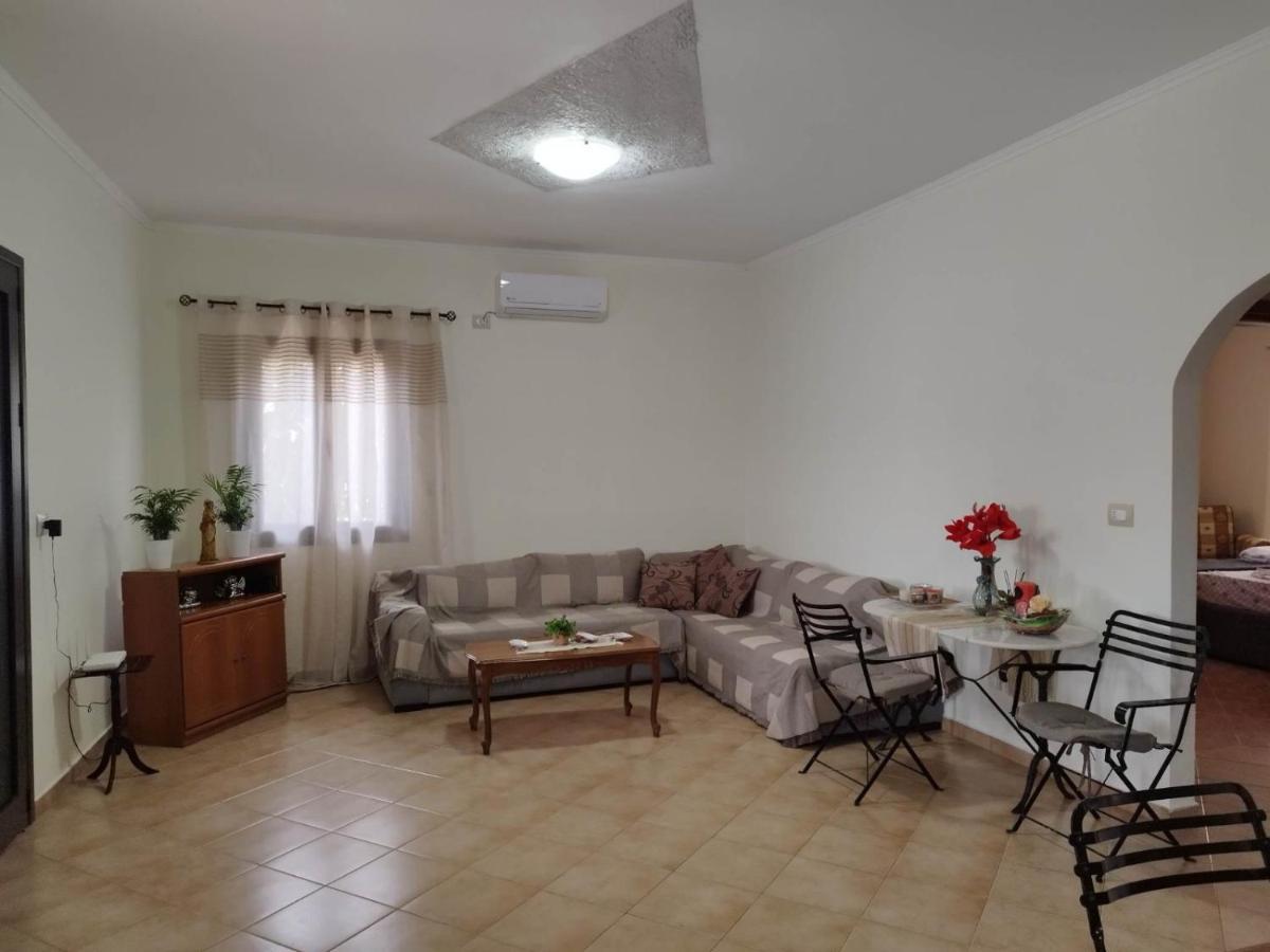 Alexander Apartment คซามิล ภายนอก รูปภาพ